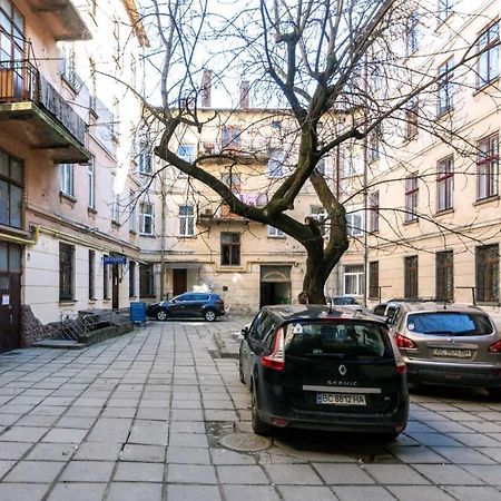 Зелені Апартаменти Біля Оперного Театру Flat In The City Center Lviv Extérieur photo