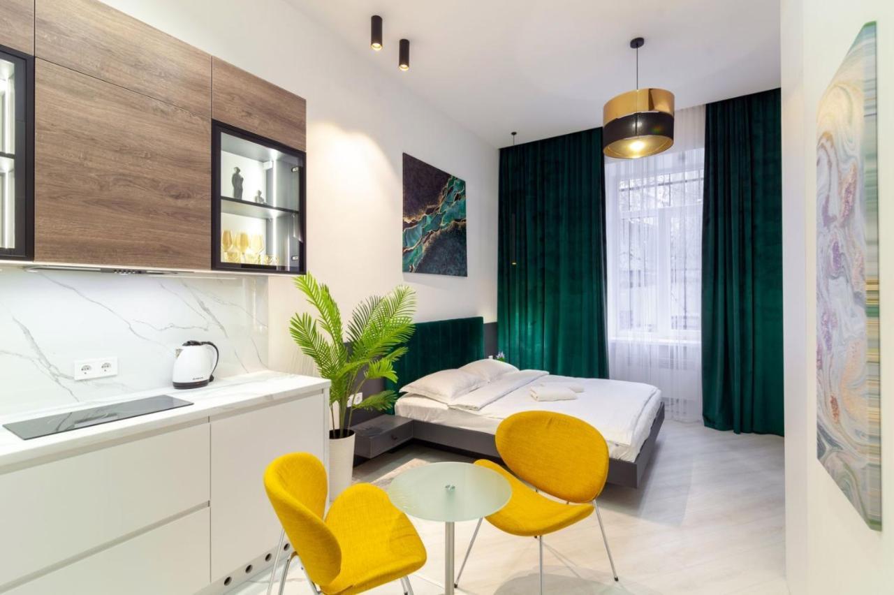 Зелені Апартаменти Біля Оперного Театру Flat In The City Center Lviv Extérieur photo