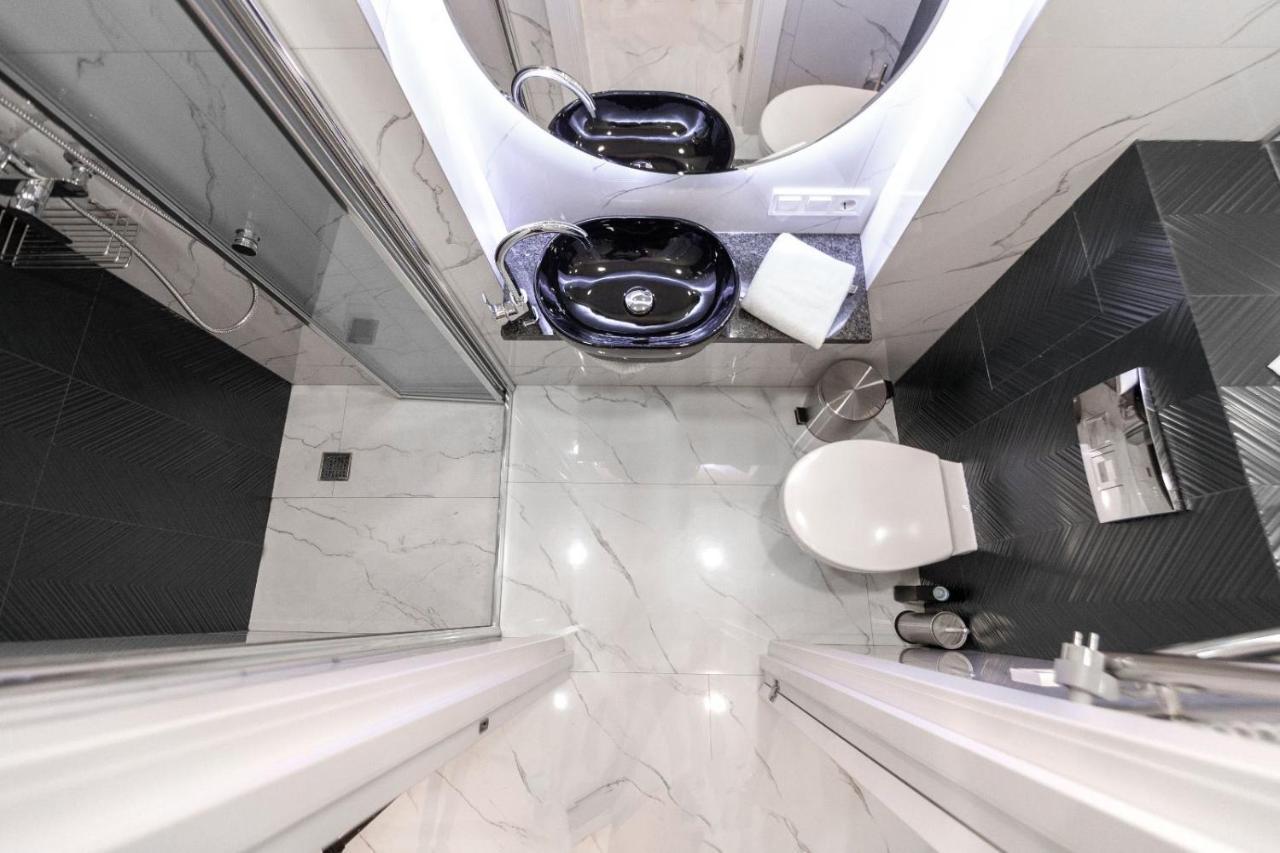 Зелені Апартаменти Біля Оперного Театру Flat In The City Center Lviv Extérieur photo