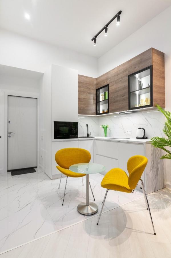 Зелені Апартаменти Біля Оперного Театру Flat In The City Center Lviv Extérieur photo