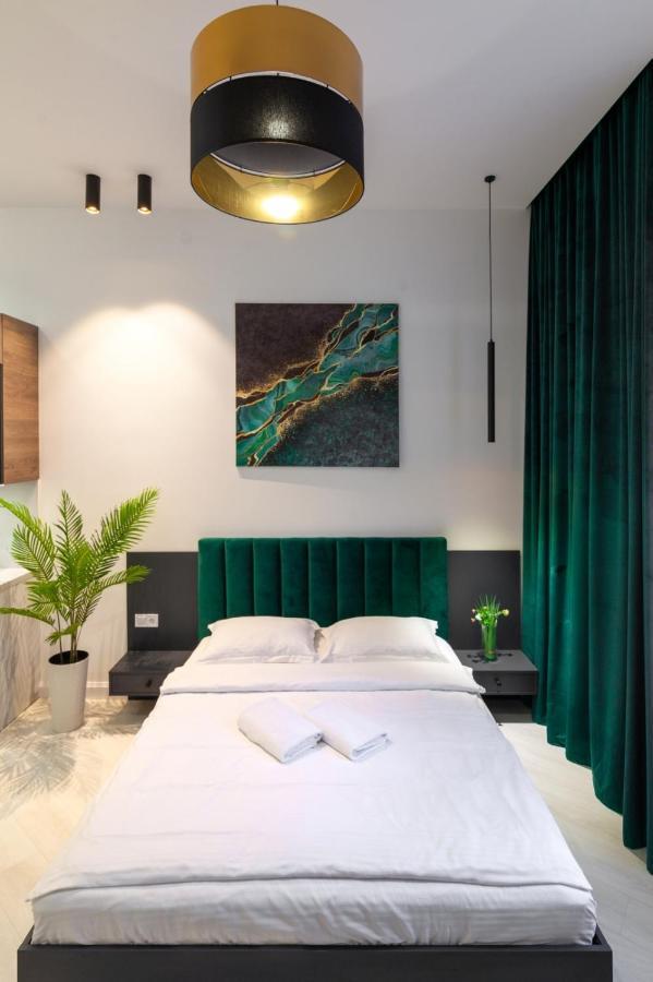 Зелені Апартаменти Біля Оперного Театру Flat In The City Center Lviv Extérieur photo
