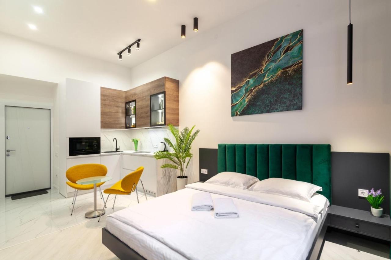 Зелені Апартаменти Біля Оперного Театру Flat In The City Center Lviv Extérieur photo